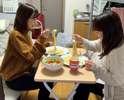 安芸自動車学校の食事風景