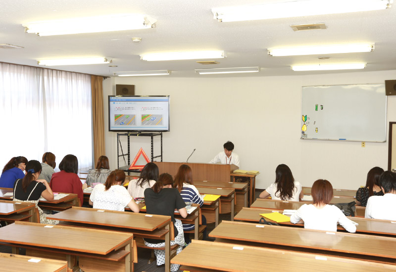 茅野自動車学校の授業風景