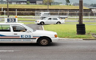 えびの高原ドライビングスクールの教習車