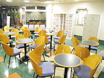 広沢自動車学校のカフェコーナー