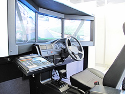 広沢自動車学校のシミュレーター