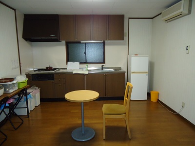 石見自動車教習所の共同キッチン class=