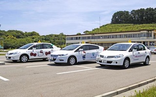 杵築自動車学校の教習車 class=