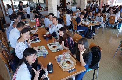 鳥取県倉吉自動車学校の食事の様子