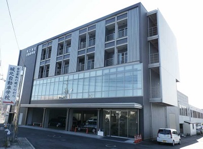 松江城北自動車教習所の新館外観