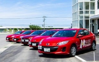 中津自動車学校の教習車