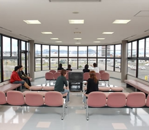 日本海自動車学校のロビー