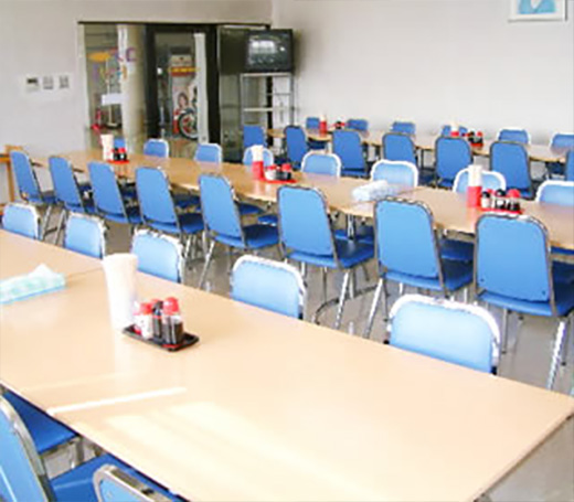 日本海自動車学校の食堂 class=
