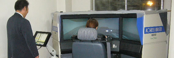 能登中央自動車学校のシミュレーター