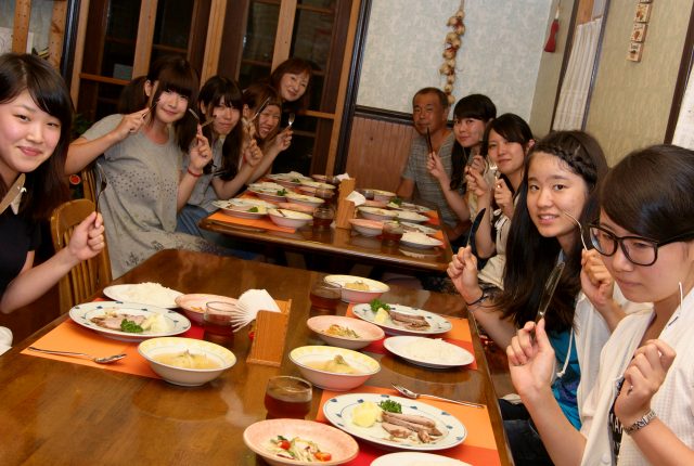 大町自動車教習所の食事風景2