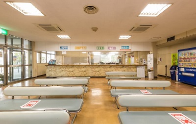 瀬高自動車学校のロビー