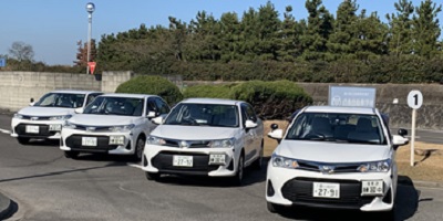 白鳥自動車学校の教習車