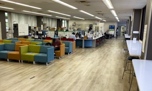静岡県自動車学校沼津校の待合室