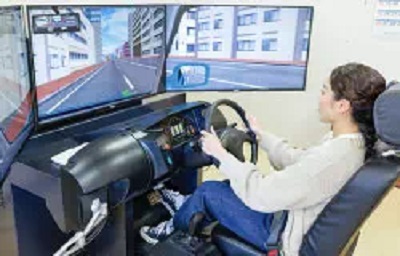 鳥取県自動車学校のシュミレーター